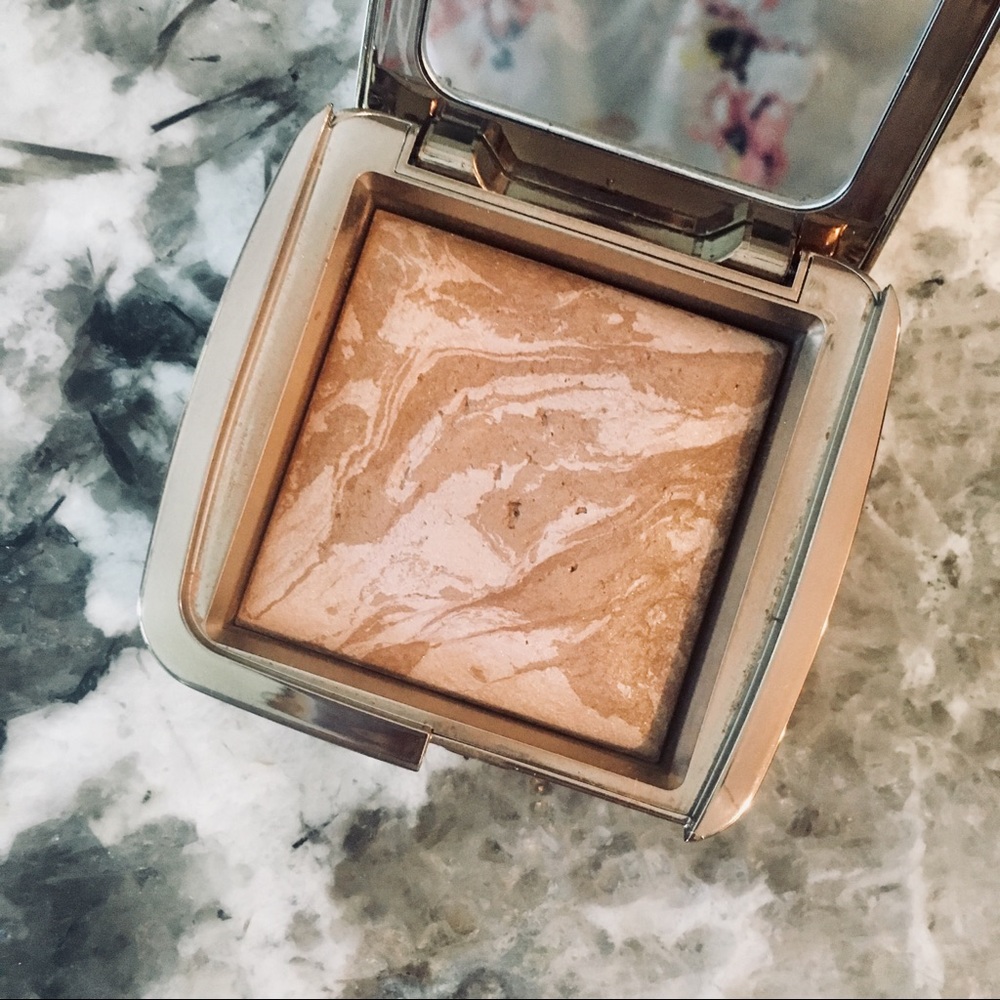 Hourglass Ambient Lighting Bronzer Luminous Light